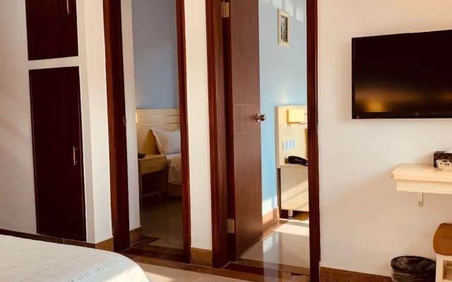 Fengju Business Hotel