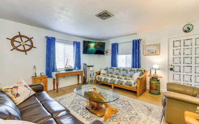 Pet-friendly Bradenton Home ~ 3 Mi to Cortez Beach