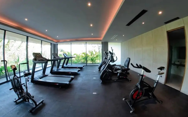 Large Studio With Private Courtyard and Shared Pool