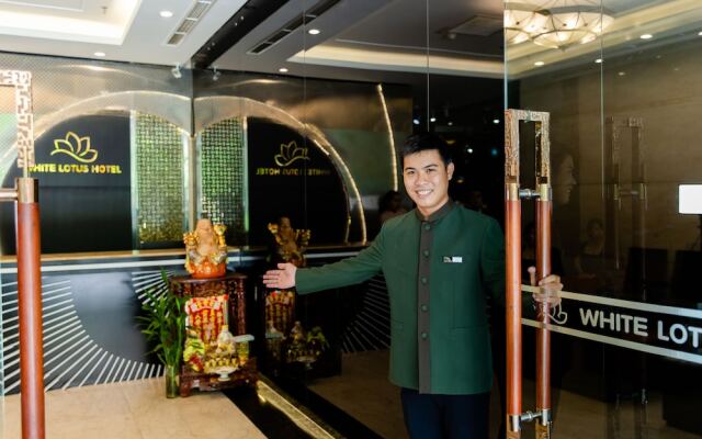 White Lotus Hotel вид на фасад