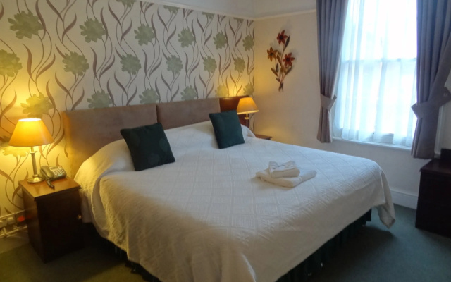 The Edward Hotel