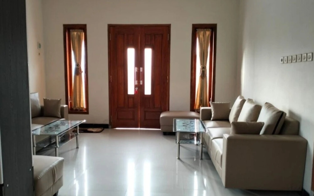 Bromo Seruni Guesthouse