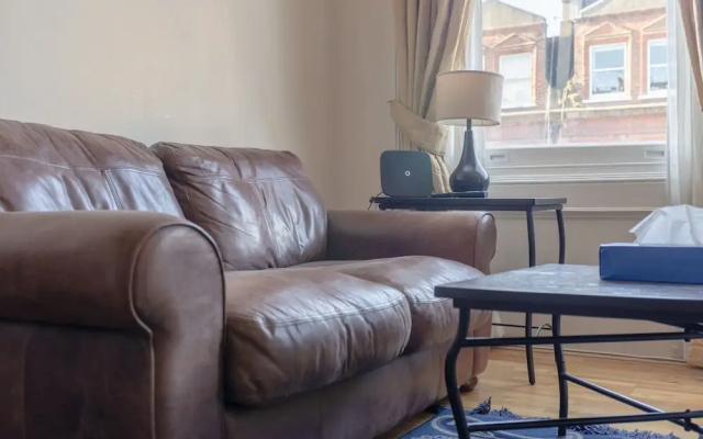 Traditional 2 Bedroom Flat in South Kensington