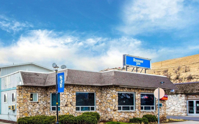 Rodeway Inn & Suites