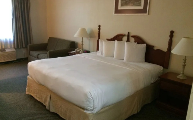 Country Inn & Suites Newark