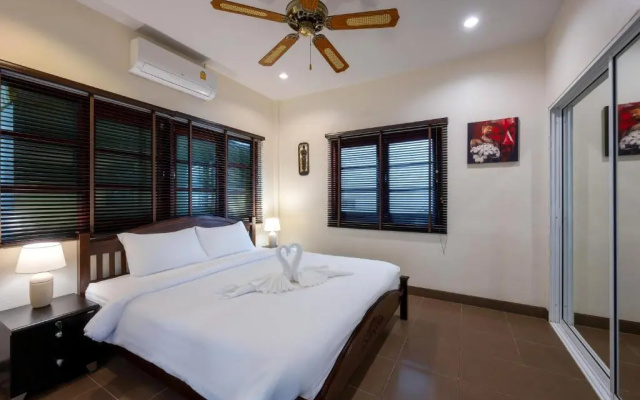 Spacious 3 bedroom villa with private pool and jacuzzi
