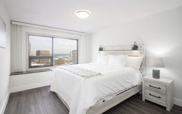 1 Bedroom Suite in Downtown Winnipeg With Parking