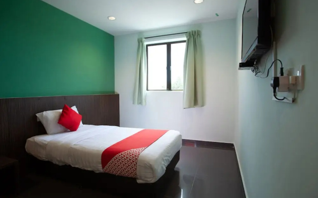 Space Hotel by OYO Rooms