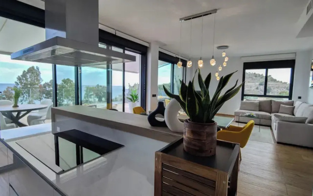 Allonbay Apartments