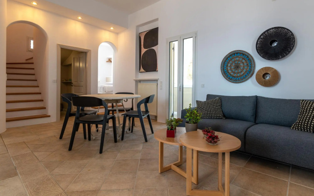 La Chapelle Est and Ouest in Tinos