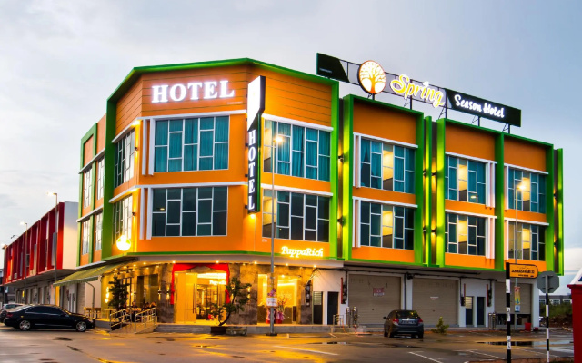 Spring Season Hotel
