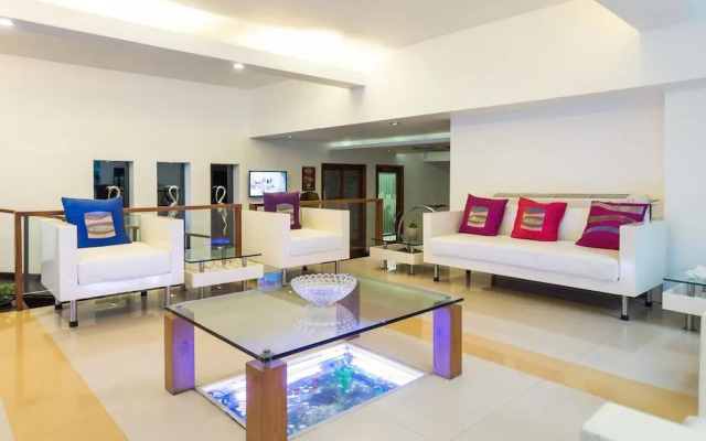 The Avenue Center Hotel