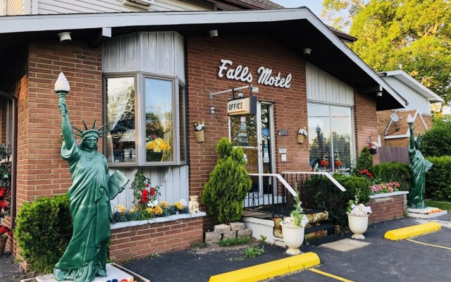 Отель Falls Motel США, Ниагара-Фолс - отзывы, цены и фото номеров - забронировать отель Falls Motel онлайн вид на фасад