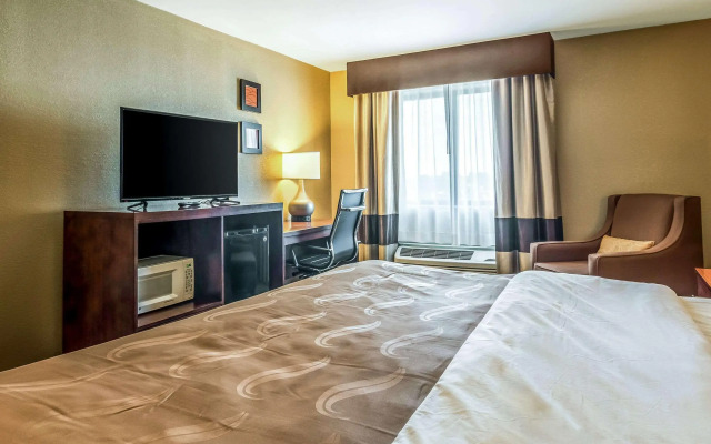 Quality Inn & Suites Salem near I-57