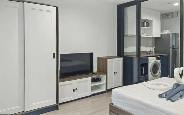 The Base - New Studio Great Location, Shared Pool