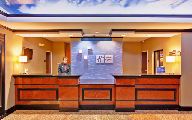 Holiday Inn Express & Suites Clinton