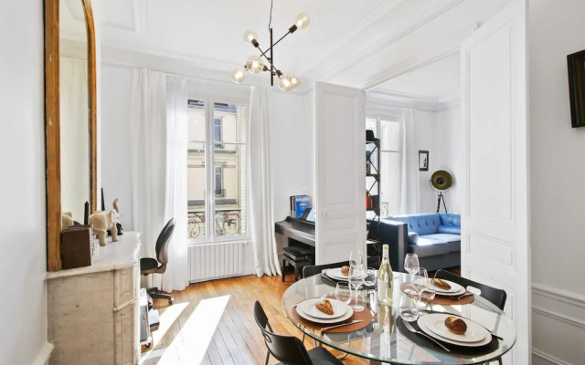 Cosy and Bright 1BR Flat Near Arc de Triomphe!