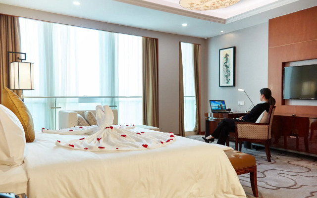 The Thousand Lantern Lake Hotel