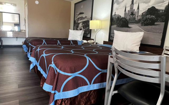 Super 8 by Wyndham Slidell