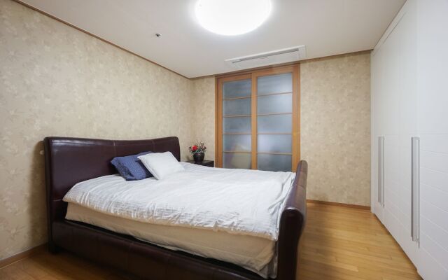 Апартаменты Gangnam Galaxy Apartment 1 комната для гостей