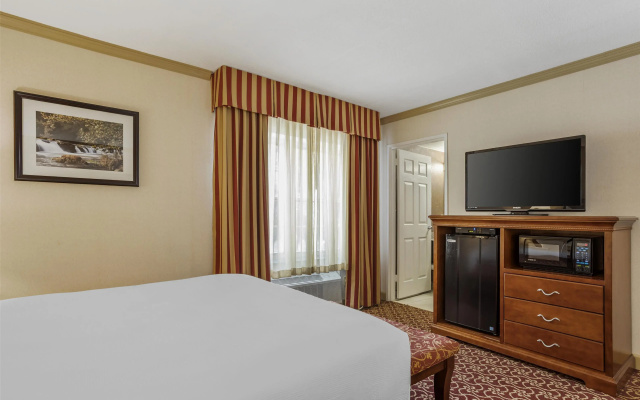 Best Western PLUS Morristown Inn-Florham Park