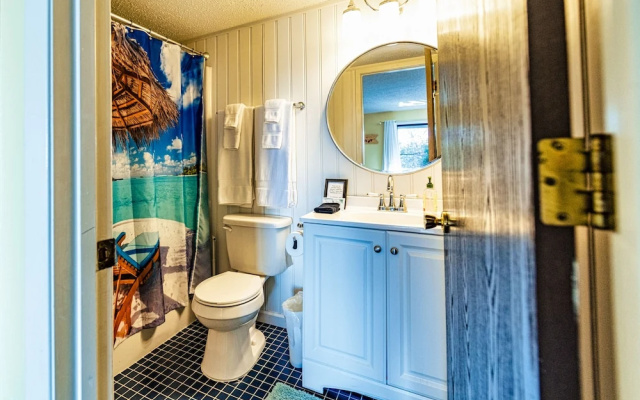 Buoyant Place Hang Out 2 Private Studio Homes!