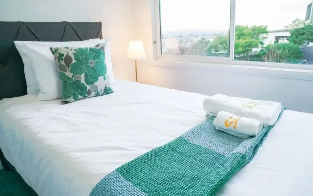 StayAU Luxe 6BR Cradle Mountain