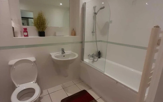 Impeccable 2-bed Apartment in London