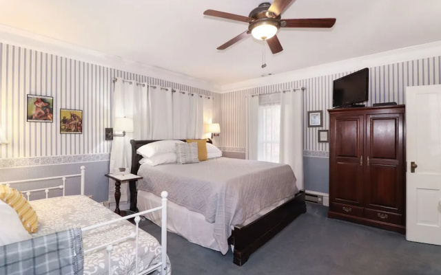 Loganberry Inn