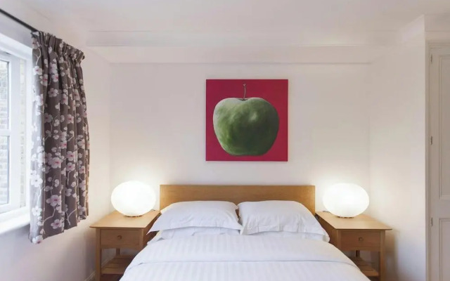 Theed Street by Onefinestay