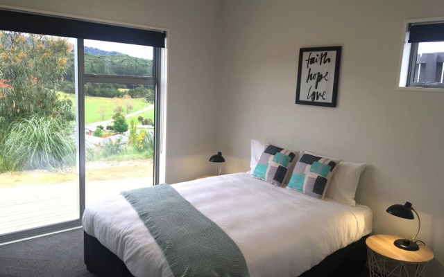 Bell Bird Ridge Holiday Home - Ocean & Valley Views