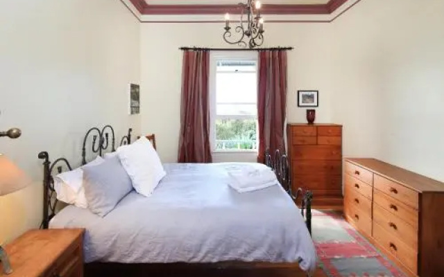 Crescent Villa