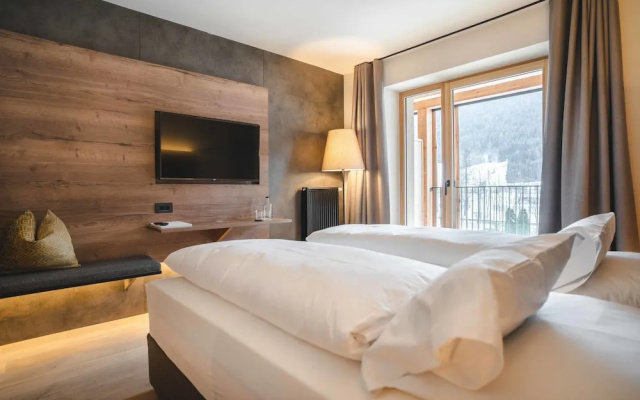 Christof Hotel