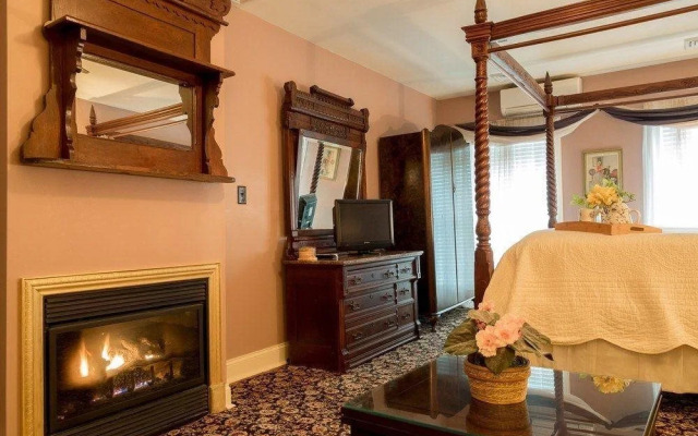Homestead House B&B