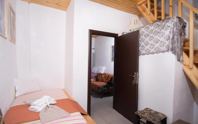 Traditional House Maries