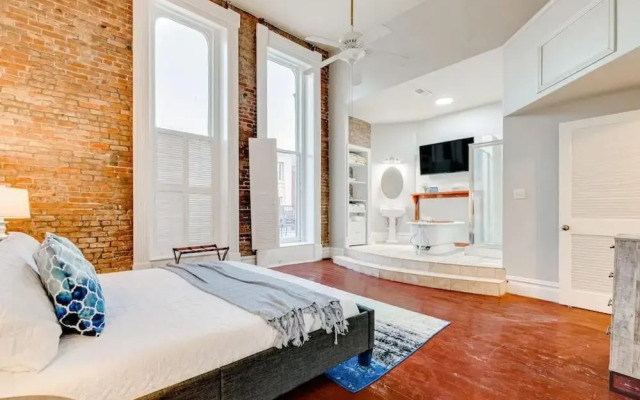 Galveston Historic Strand Loft 201