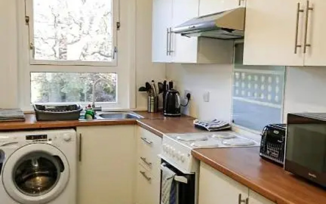 Carnock Road Apartment - Silverburn Shopping Centre