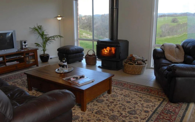 Hut on the Hill Bed & Breakfast
