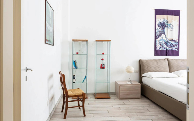 Wide and Bright Apartment next to metro station - Pacini