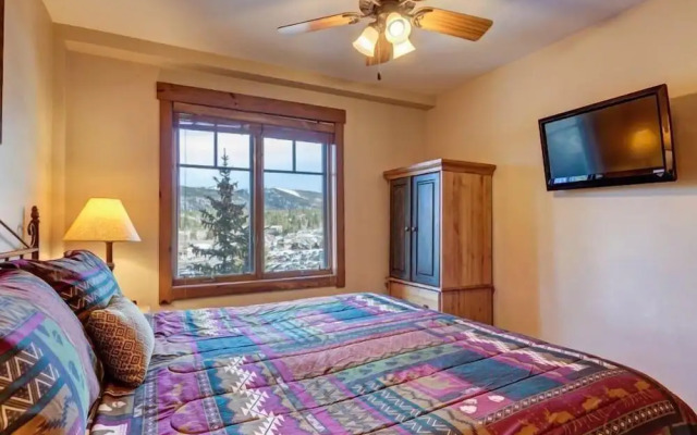 Luxury 1 Bedroom Mountain Vacation Rental in Breckenridge With Access to a Hot Tub and Heated Garage Parking