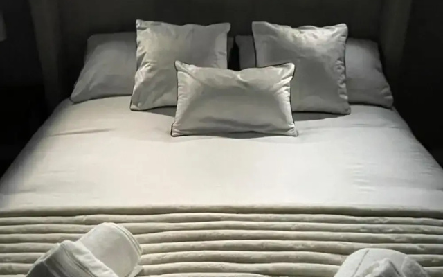 3-bed House, Sleeps 5 w/ Garden, Parking & Pets Ok