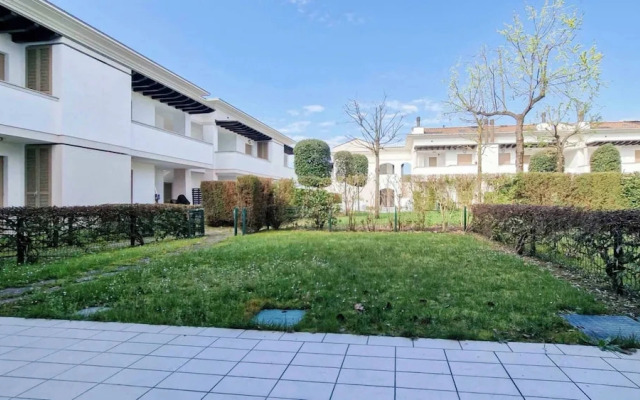 Modern Flat With a Fenced Garden and Fireplace