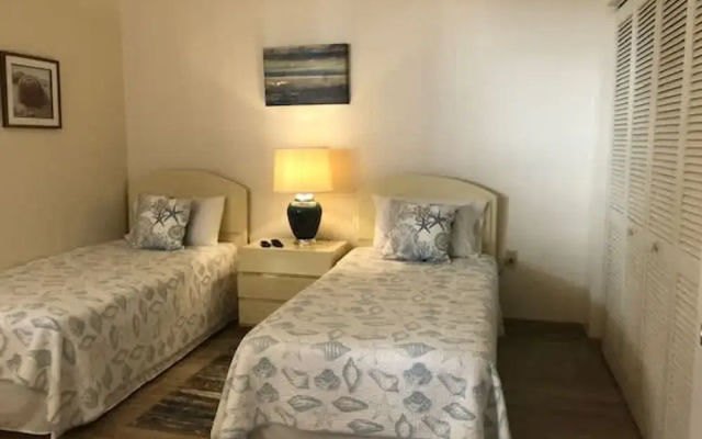 Ocean Village Club O33