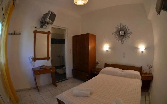 Chrisi Akti Hotel