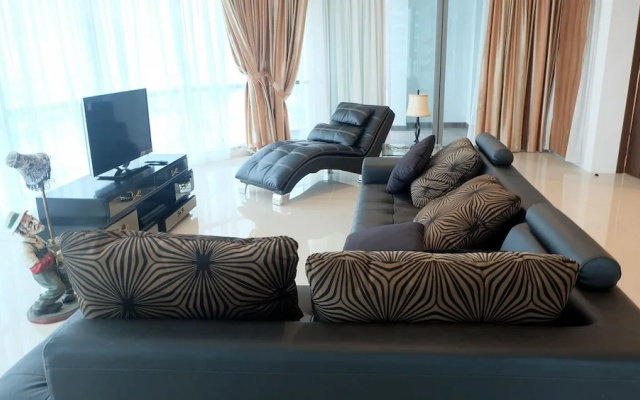 Luxury Spacious St Moritz Presidential Puri