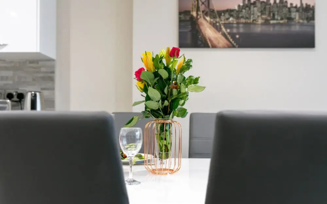 KVM - Kensington Apartment