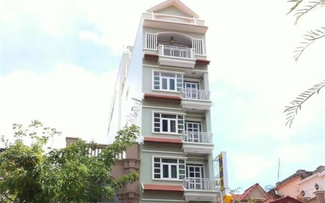 Green Centre Point Inn