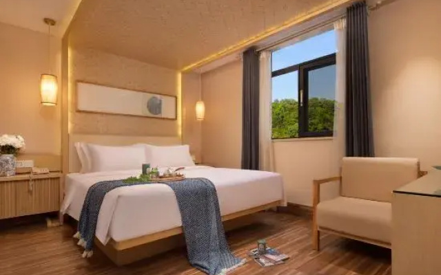 Fuyang Moli Luhua Business Hotel (Fuyang ecological paradise store)