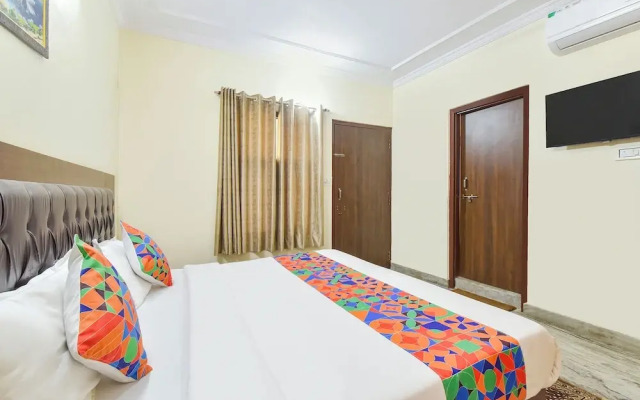 Fabhotel Royal Palace I