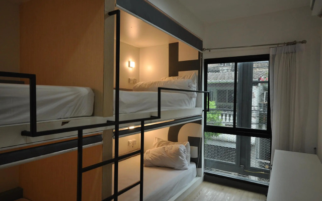 MonkeyNap Hostel